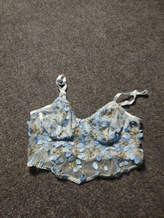 Blau bestickter Bralette