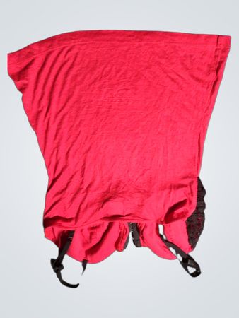 Rotes Top mit schwarzem Spitze