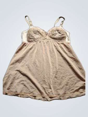 Beige Slip mit Spitzenbesatz