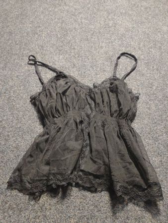 Schwarze durchsichtige Spitzenbesatz-Camisole