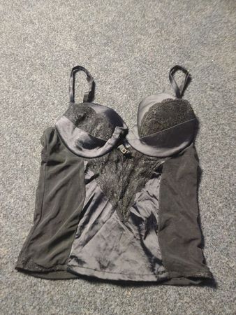 Corselet en dentelle noire