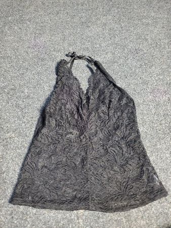 Top halter en dentelle noire