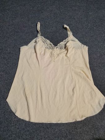 Camisole crème avec dentelle