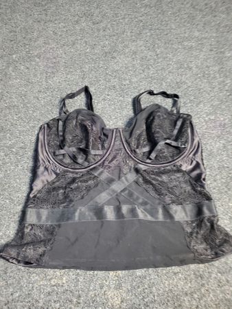 Camison en dentelle noire et satin