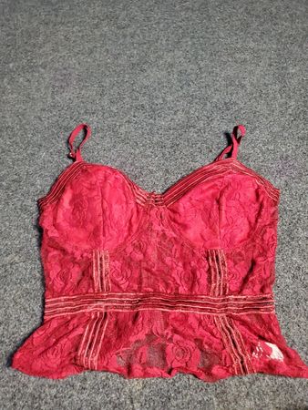 Top en corset en dentelle rouge