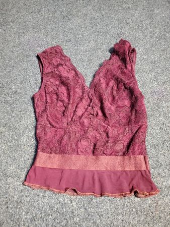 Maroon Spitzen-Peplum-Top