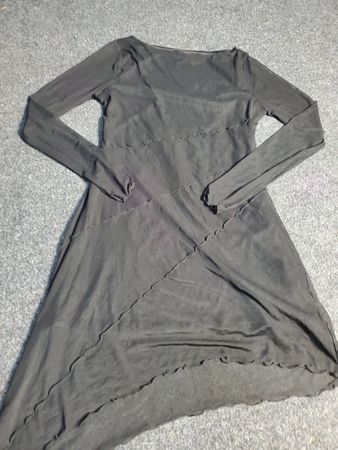 Robe noire transparente à manches longues