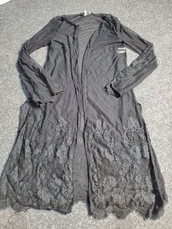 D-USK schwarzer Cardigan mit Spitzenbesatz