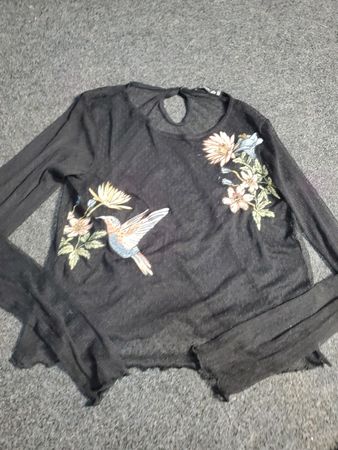 Bershka BSKGIRL Schwarzes besticktes Langarmoberteil