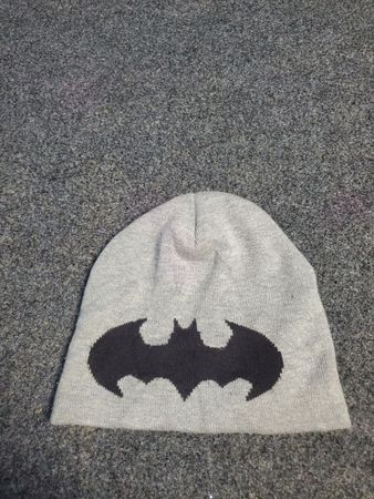 Bonnet gris avec logo Batman