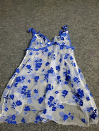 Soutien-gorge babydoll floral transparent avec des bordures bleues