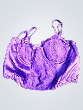 Brassière en satin violet avec détail en dentelle