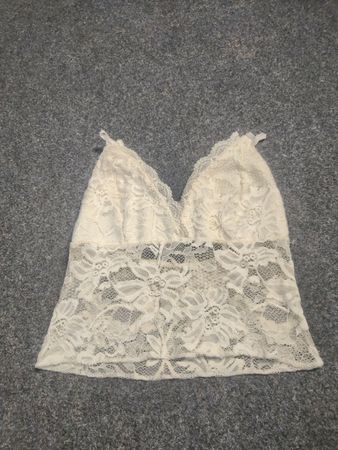 Weißes Spitzen-Cami-Top