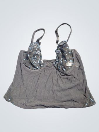 Schwarzes Camisole mit blauer Spitzenverzierung