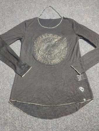 Langarmshirt mit Grafik „All We Need Is Love Peace Hope”
