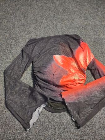 Transparentes Netzoberteil mit Raffung und orangem Blumenmuster