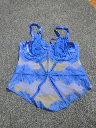 Blauer Spitzen-Body