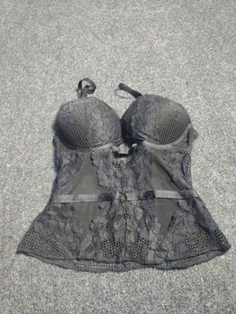 Schwarzes Spitzenkorsett-Top