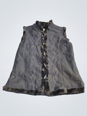 Schwarze Weste mit Kunstpelzbesatz