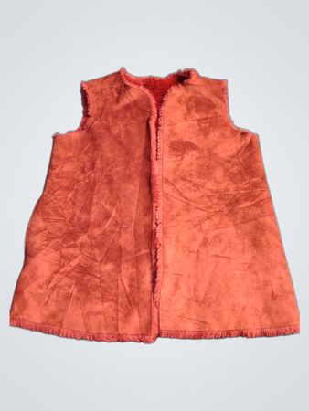 Rote Wildlederweste mit Kunstpelzbesatz