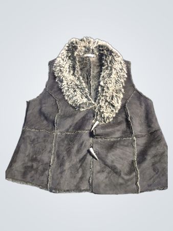 M&Co. Damenweste in Schwarz aus Kunstwildleder mit Fellkragen