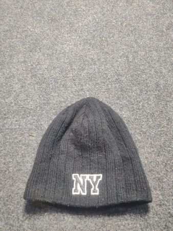 Schwarze Strickmütze mit NY-Logo