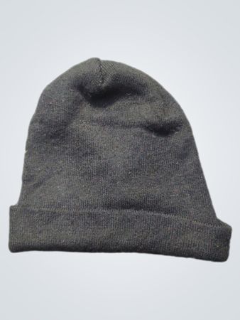 Schwarze Mütze mit dem Text "BABE