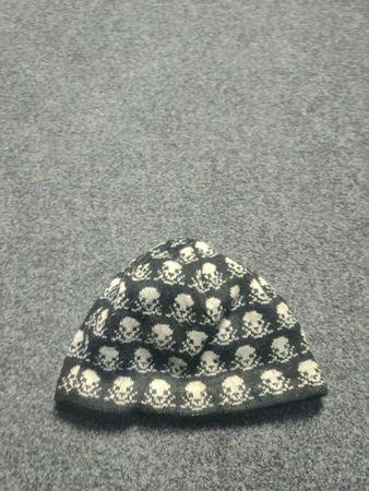 Beananie mit Totenkopf-Muster