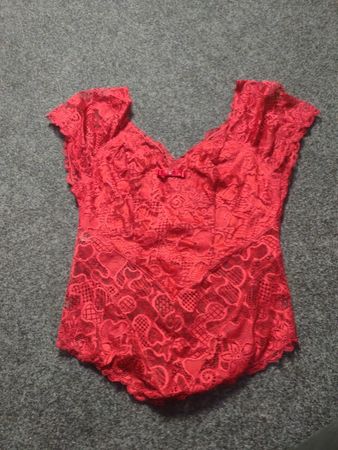 Roter Spitzen-Body