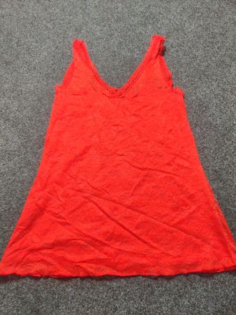 Rotes Spitzen-Cami