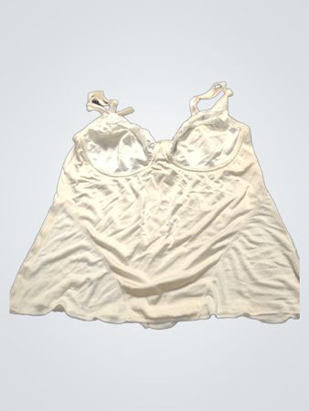 Weiße Camisole mit Spitzenbesatz