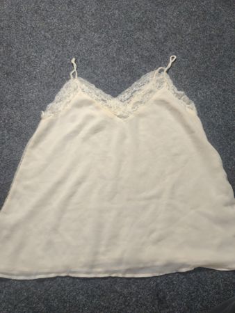 Camisole mit Spitzenbesatz in Creme
