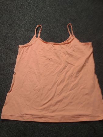 Orange-Unterhemd