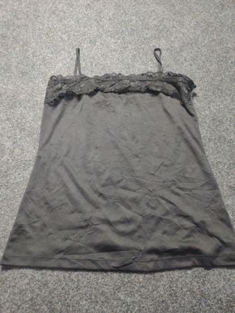 Schwarzes Spitzenbesatz-Camisole
