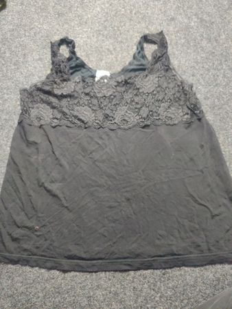 Lady Joy Tanktop mit schwarzer Spitzenborte