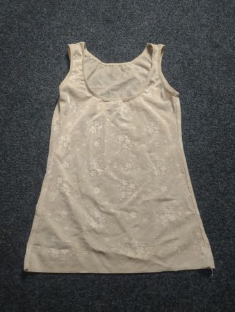 Beiges Tanktop mit floralem Muster