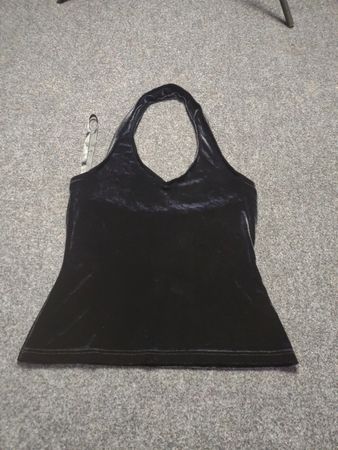 Schwarzes Samt-Halter-Top