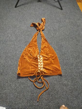 Orange Trägeroberteil