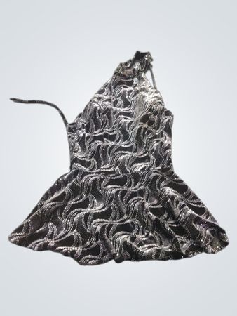 Schwarzes Neckholder-Top mit silbernem Wellenmuster
