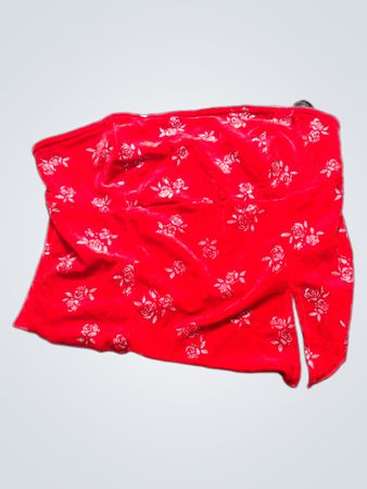 Rotes Samt-Blumenmuster-Trägertop
