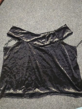 Schwarzes Samtkleid