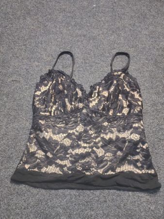 Camisolette en dentelle noire