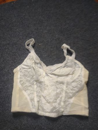 Soutien-gorge bralette en dentelle blanche avec fermeture devant