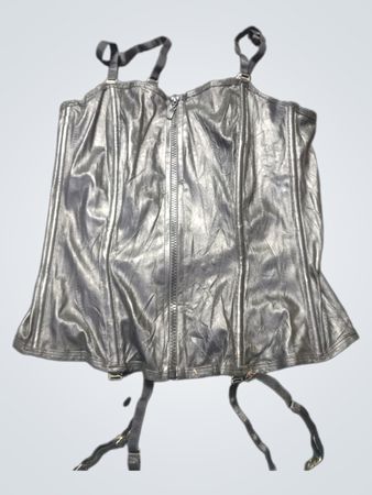 Corset en cuir noir avec jarretelles