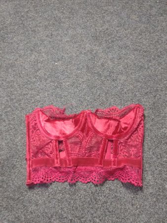 Top corset en dentelle rouge