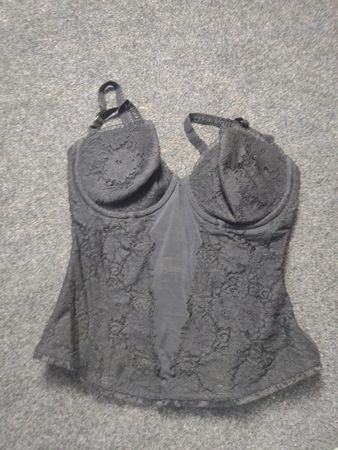 Corset en dentelle noire