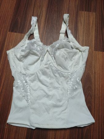 Camisole blanche à dentelle pour femmes