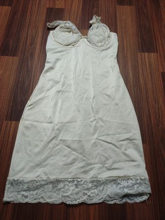 Quimono de mujer con borde de encaje