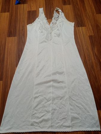 Weißes Spitzen-Underneath-Kleid