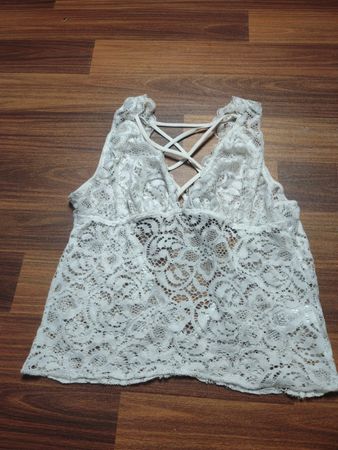 Weißes Spitzen-Cami-Oberteil